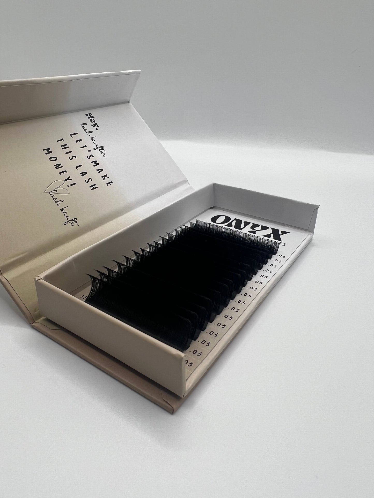 ONYX Cashmere Luxury Lashes